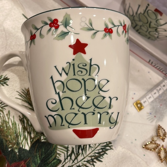 Pfaltzgraff Winterberry Mugs – Set of Holiday Coffee Cups, Dishwasher Safe - Picture 7 of 8